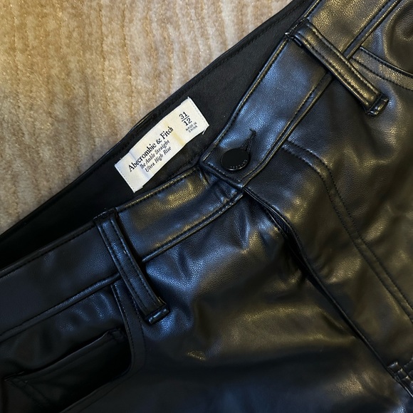 ABERCROMBIE - Abercrombie and Fitch (A&F) vegan leather pants, size 12 / size 31 - Picture 3 of 4